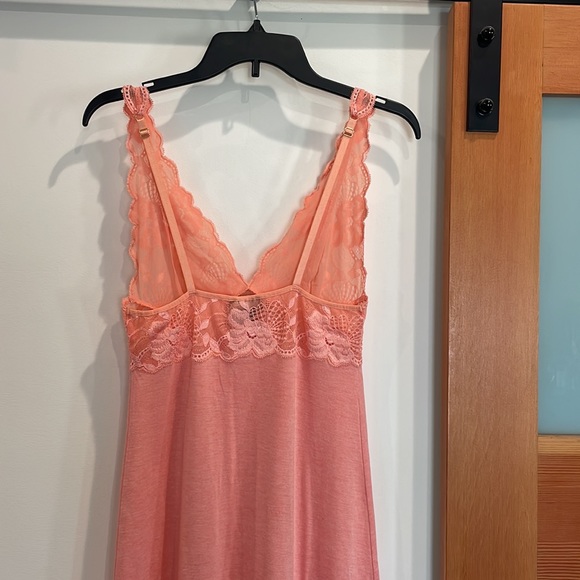 SOLD -3 Natori nightgowns - NWOT - Picture 3 of 13